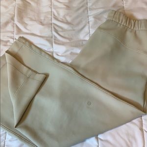 Lululemon On The Fly Wide Leg 7/8 length pant